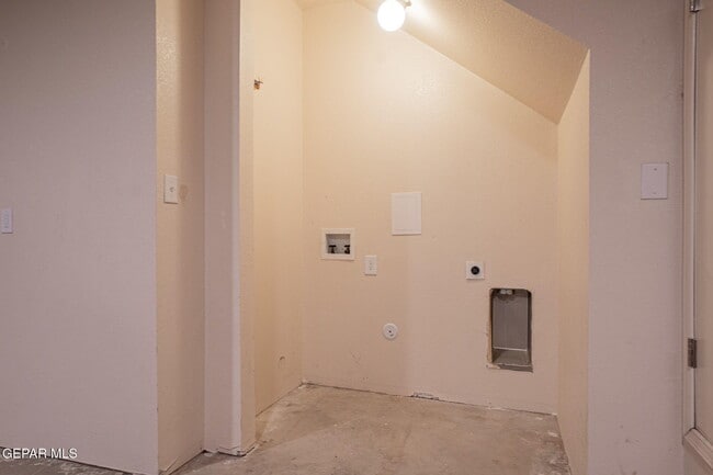 Building Photo - 7321 Mission Viejo Dr