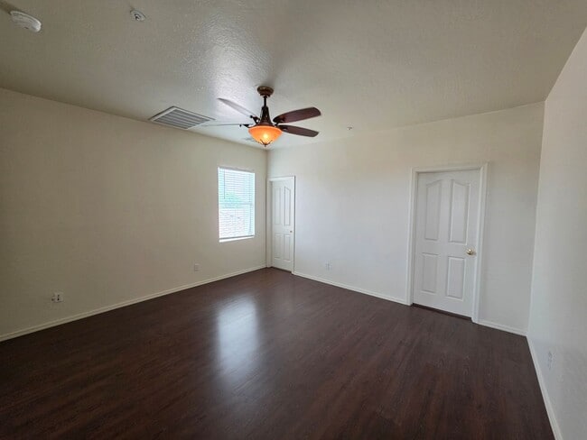 Building Photo - 907 W Wendy Way
