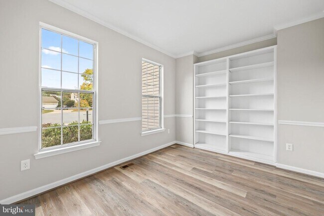 Building Photo - 18865 Crossroads Ct