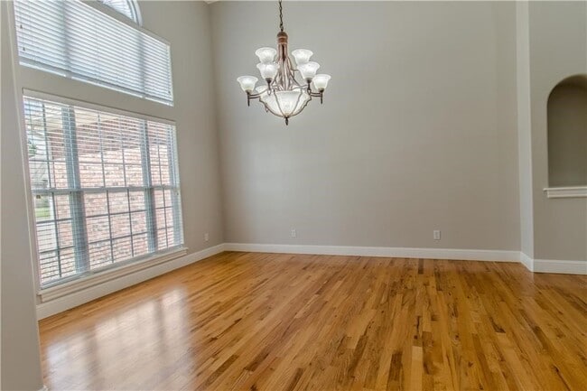 Building Photo - 5607 S 43rd St