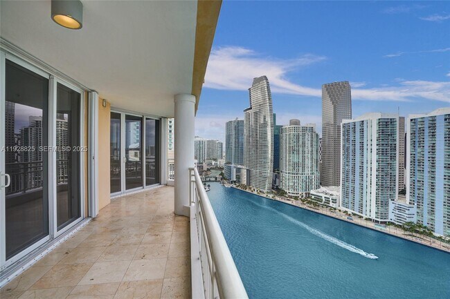 Building Photo - 848 Brickell Key Dr