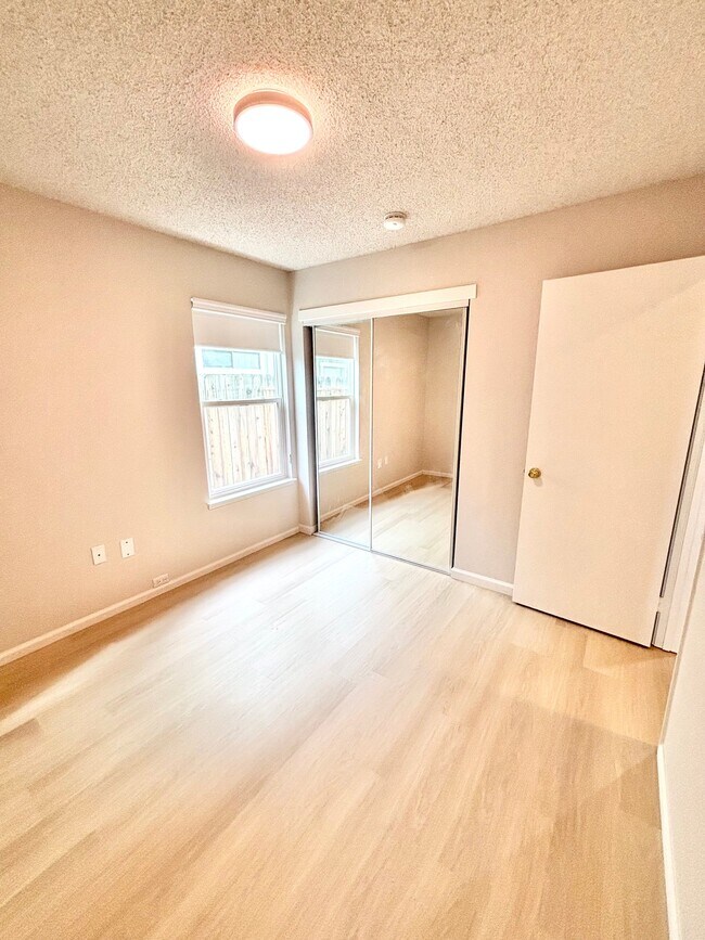 Building Photo - 8079 Darien Cir