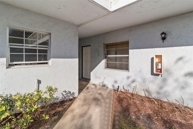 Building Photo - 4140 Woodside Dr