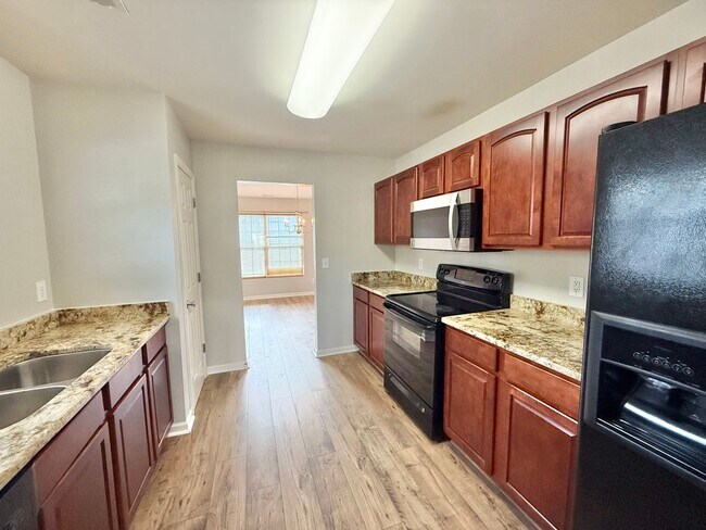Building Photo - Charming 3BD, 3.5BA Raleigh Home Situated ...