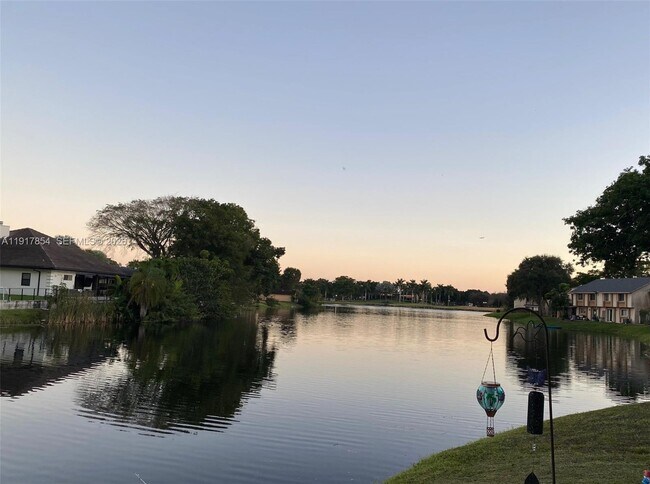 Building Photo - 200 Wimbledon Lakes Dr