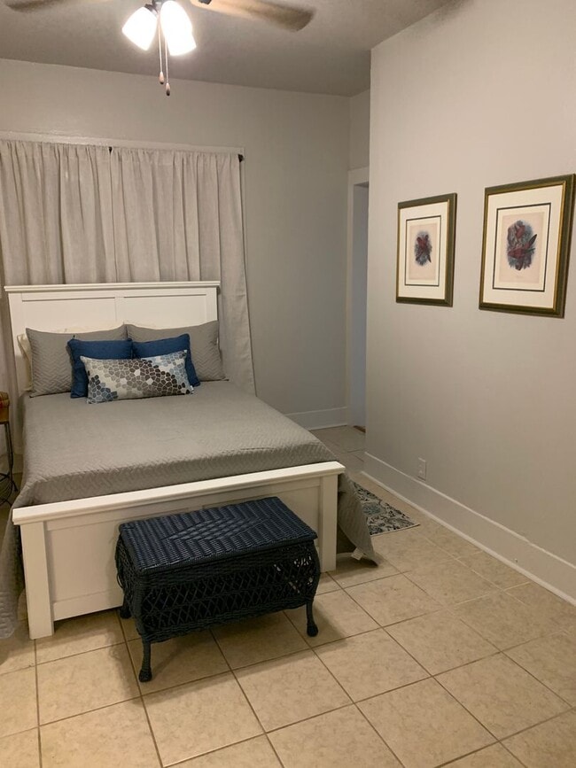 Building Photo - MOVE IN SPECIAL 3BR 2BA HOUSE Capital Heig...
