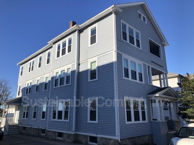 Building Photo - 26 Sterling St