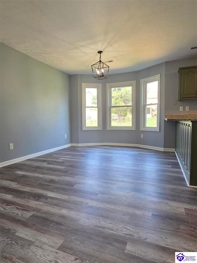 Building Photo - 888 N Woodland Dr