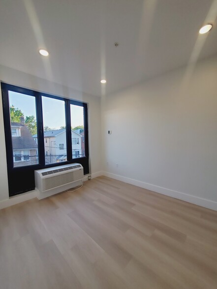 316 Forrest St 401 - 297 Forrest St