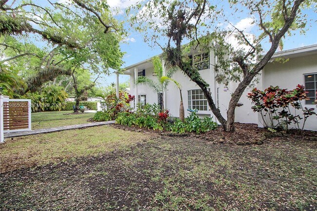 Building Photo - 6900 SW 104th St