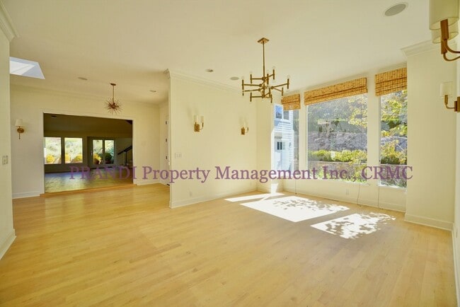 Building Photo - 3 Bartel Ct