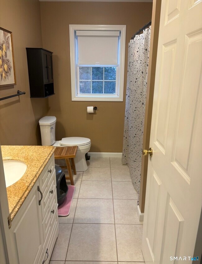 Building Photo - 939 N Main St