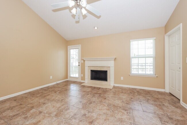 Building Photo - 305 Sarna Dr