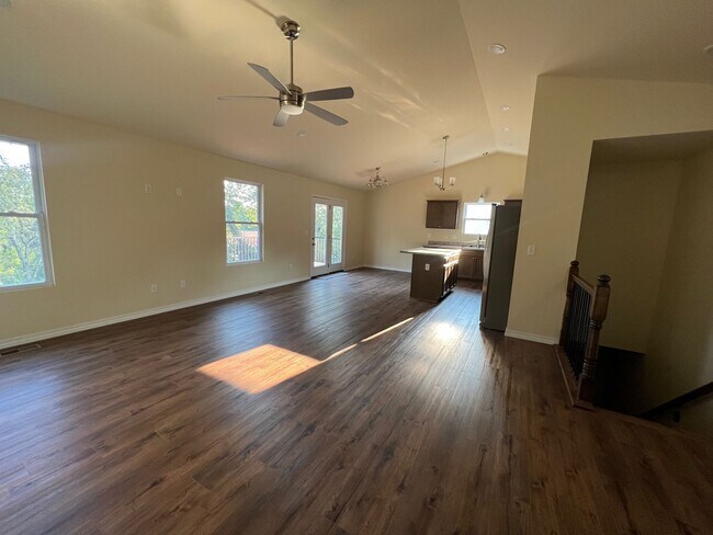 Building Photo - 192 Oak Hl Holw