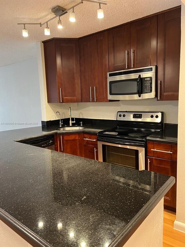 Building Photo - 1021 Mockingbird Ln