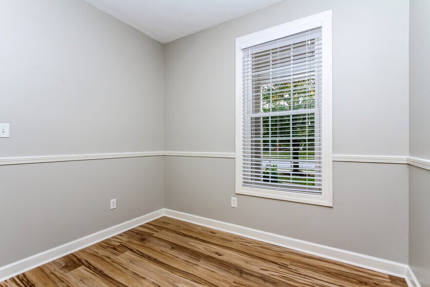 Building Photo - 9718 Rhodes Ln