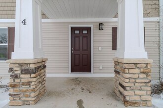 Building Photo - Premier Place and Premier Living!