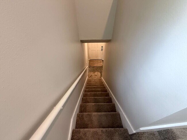 Building Photo - "Charming 3-Bedroom Home with 2 Full Baths in Prime Lakeland Location!"