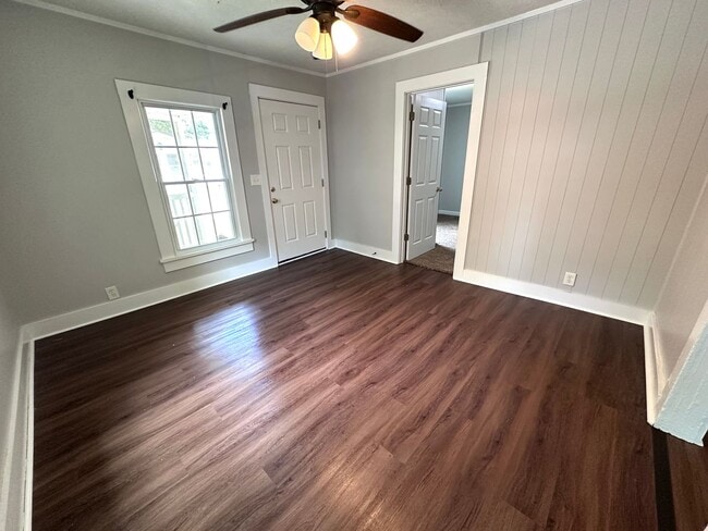 Building Photo - 3 Bedrooms, 1 Bathroom - North Rome House