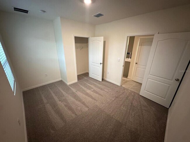 Building Photo - 687 Park Pl Blvd