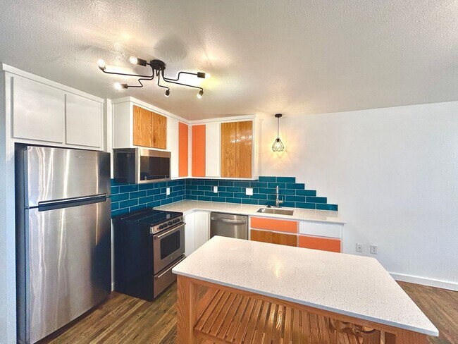 Building Photo - Pet-Friendly 1-Bedroom Apartment in Downtown Rogers –  Move-In Special!