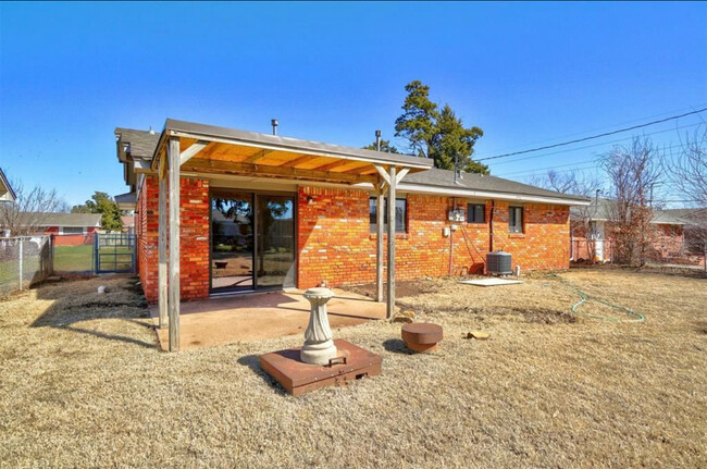 Building Photo - 2112 SW 77th St