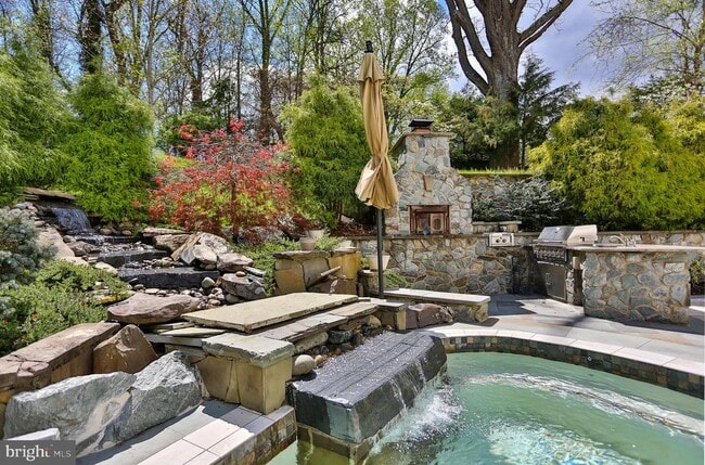 Building Photo - 6329 Linway Terrace