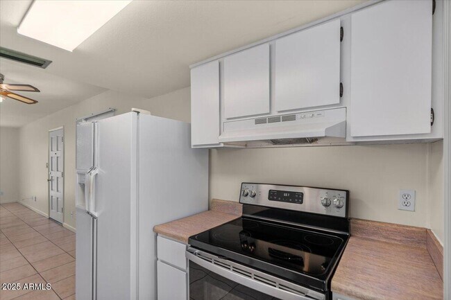 Building Photo - 7842 E Rovey Ave