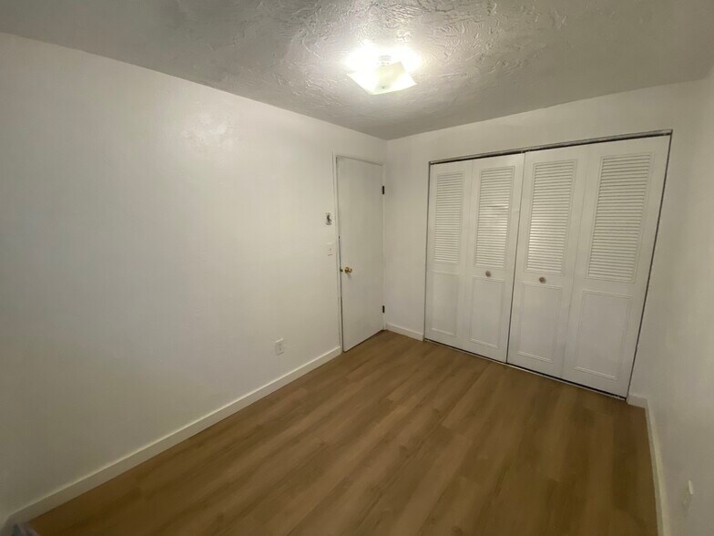 2nd Bedroom 1 - 880 N Cloverleaf Loop
