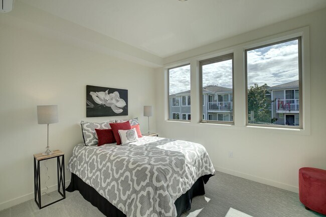 Building Photo - 3bd/2.5ba Seattle Townhome
