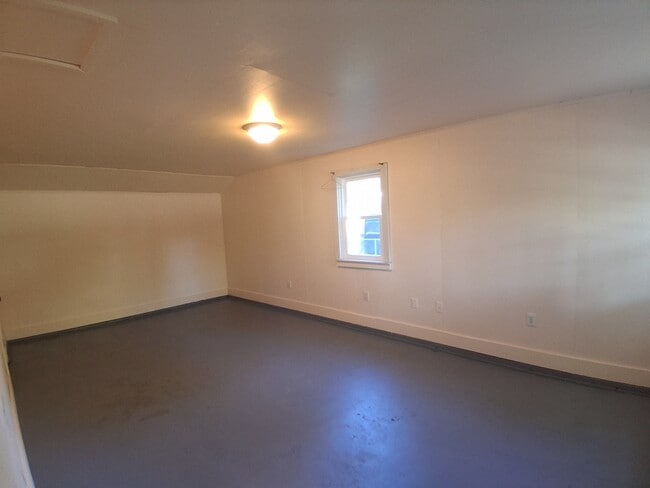 Building Photo - 108 N Webster St