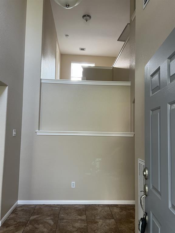 Building Photo - 374 Lake View Dr