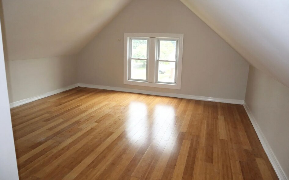 Building Photo - 1250 Woodfield Rd