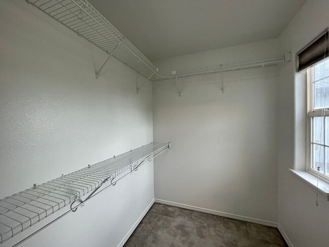 Building Photo - Charming 3 Bd, 2.5 Ba Pet-Friendly Home in Hillsboro ~ Washer & Dryer Included, Single-Car Garage...