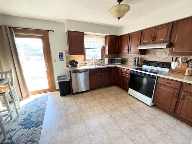 Building Photo - 2540-2542 Demorrow Cir.