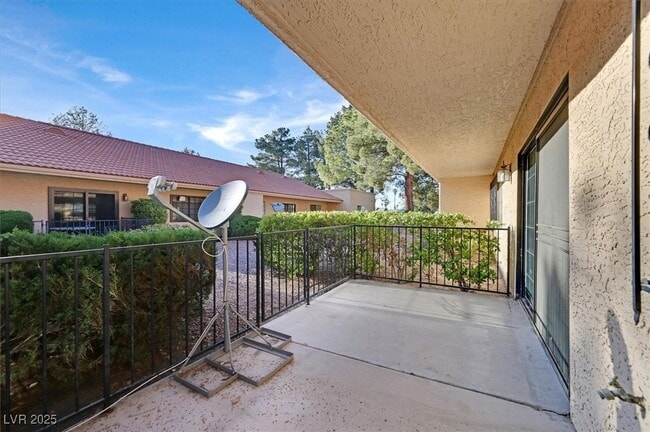 Building Photo - 2851 S Valley View Blvd