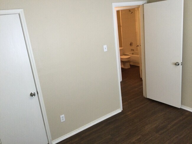 Building Photo - 5589 Hunters Bend Ln