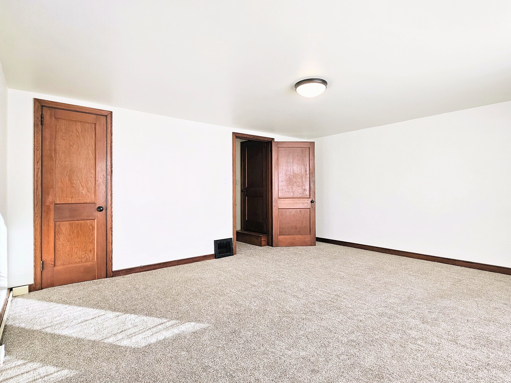 Building Photo - 225 Arch St