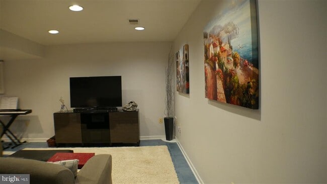 Building Photo - 6825 Silassie Ct