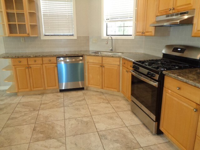 Building Photo - 21722 Tophill Dr