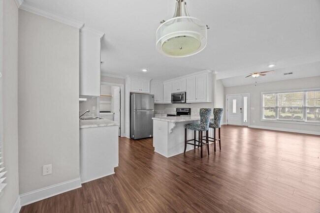 Building Photo - Three-bedroom, two-bathroom home located i...