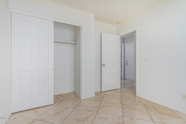 Building Photo - 602 W Canary Way