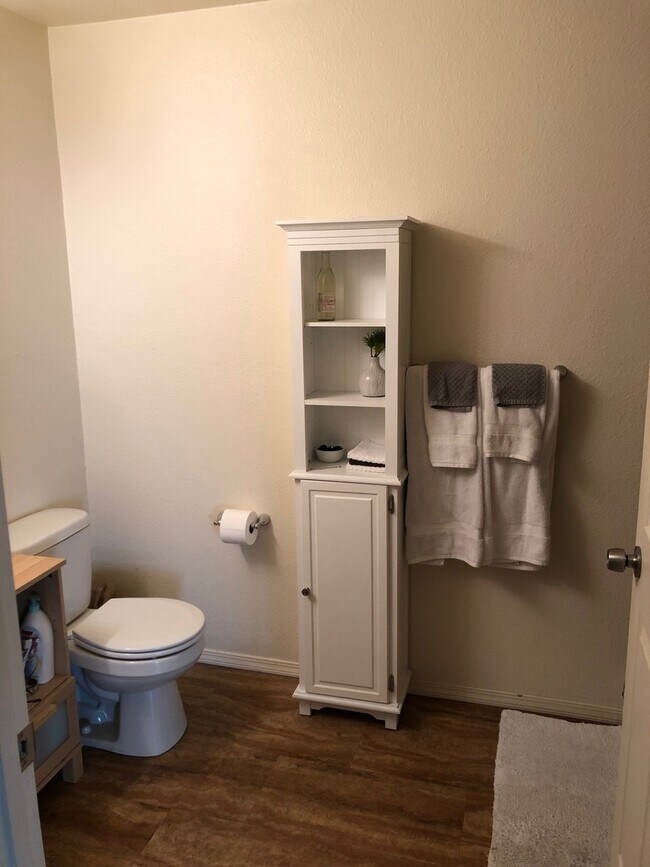 Building Photo - 1 Bedroom 1 Bathroom Condo