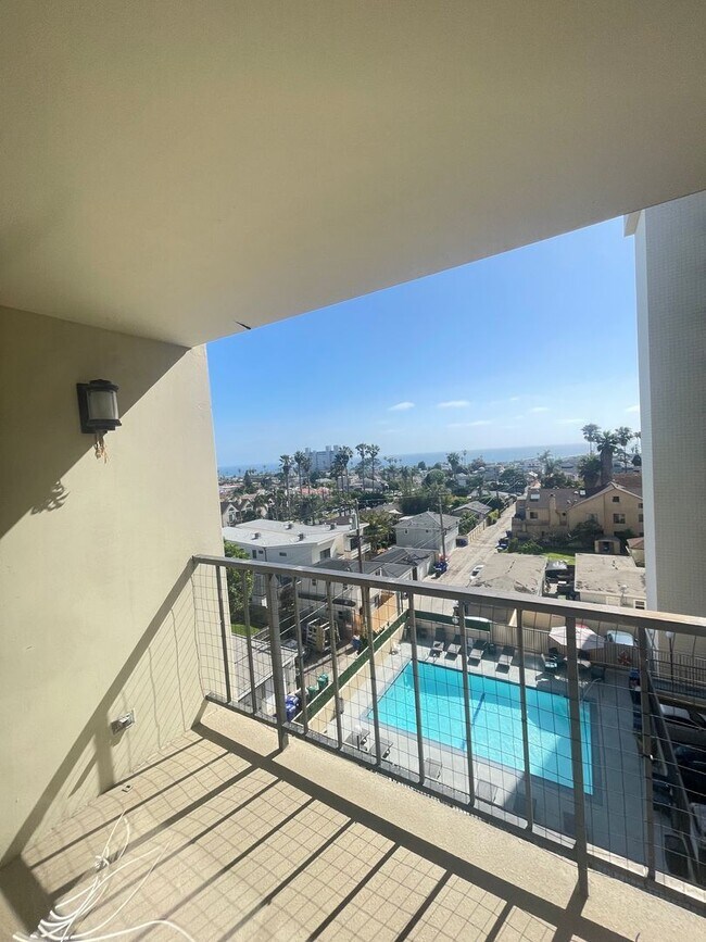 Building Photo - Live Large in PB w/ Ocean Views!