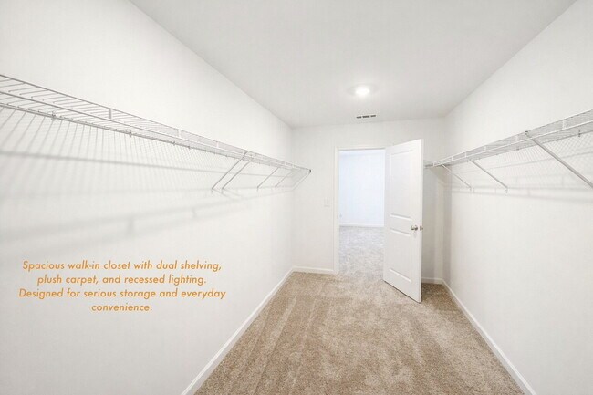 Building Photo - Like New 5 Bedroom Home with Community Amenities