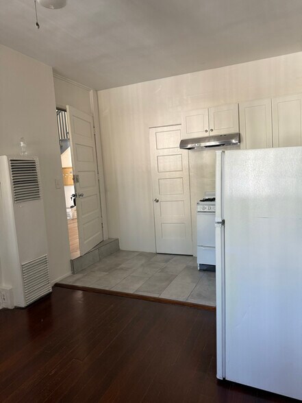 Building Photo - 1114 N Poinsettia Pl