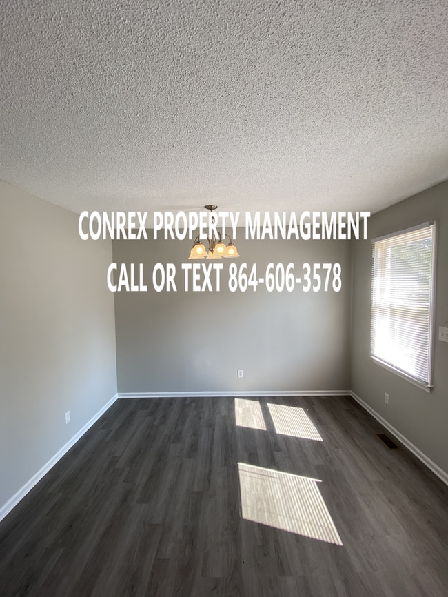 Building Photo - JUST LISTED!