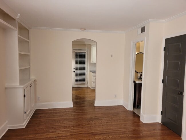 Building Photo - 3228 Barnhill Dr