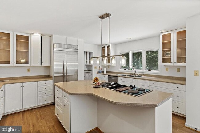 Building Photo - 12624 Golden Oak Dr