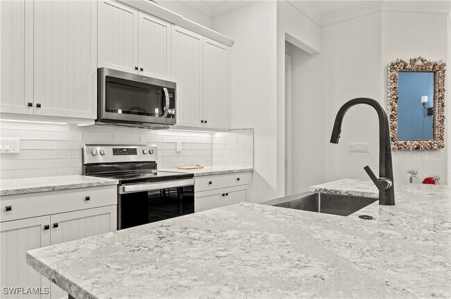 Building Photo - 6992 Saona CT